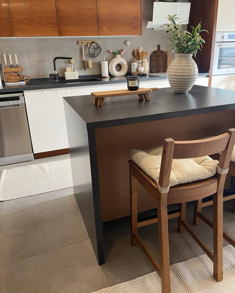 Zamansız Şıklığa Sahip Bu İzmir Evinde Samimiyet de Yerli Yerinde!