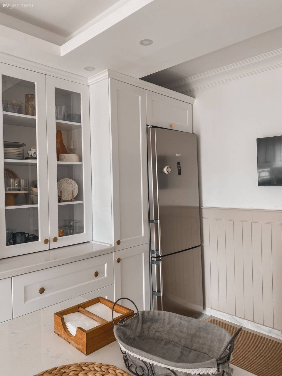 Bu Mutfakta Shaker Kapaklar ve Metro Seramik Samimi Tavrın Kaynağı!