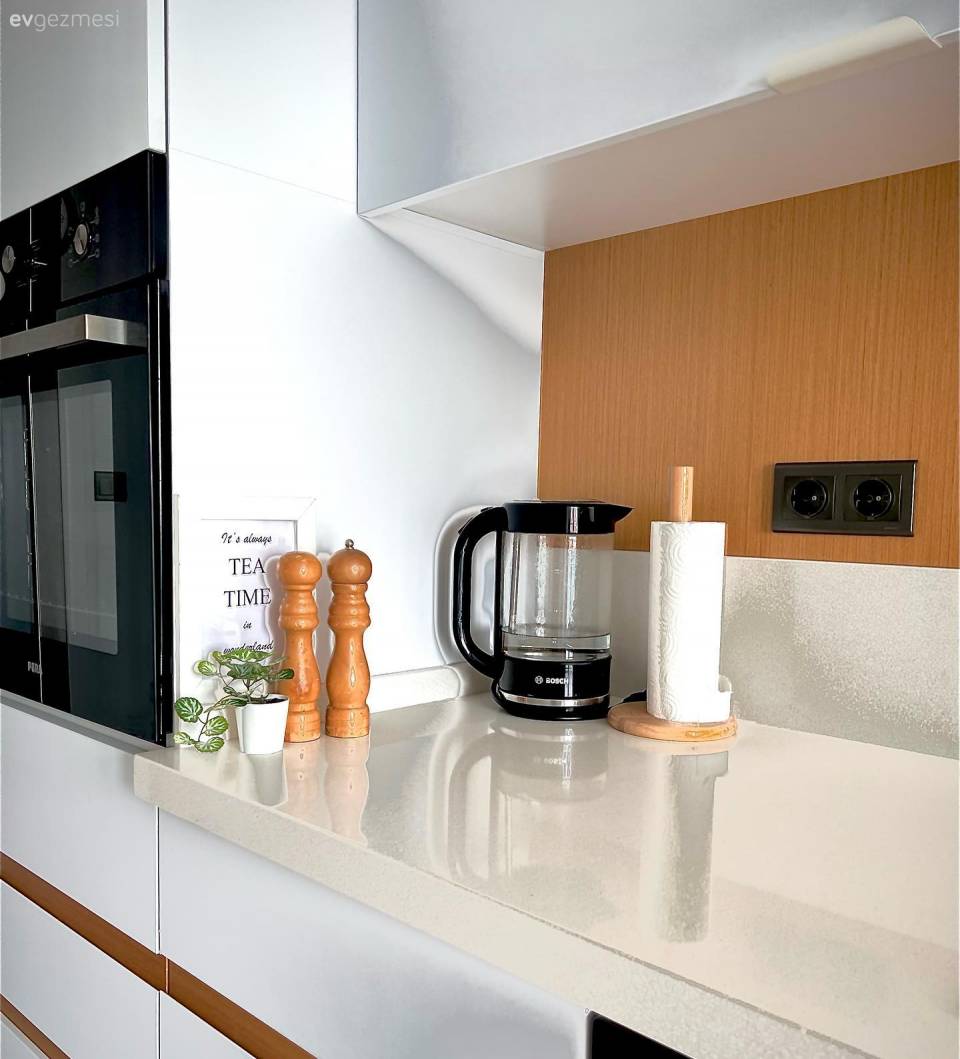 Bu İstanbul Evinde Her Odada Beyaza Eşlik Eden Farklı Ton Var!