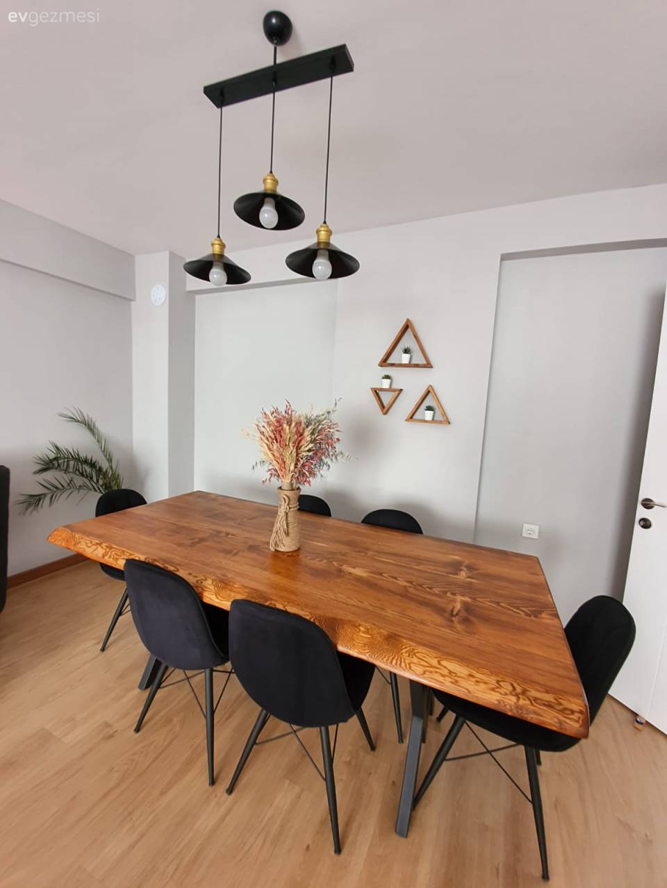 Bu Evde Modern Stil Natürel Detaylarla Sıcaklık Kazanmış!