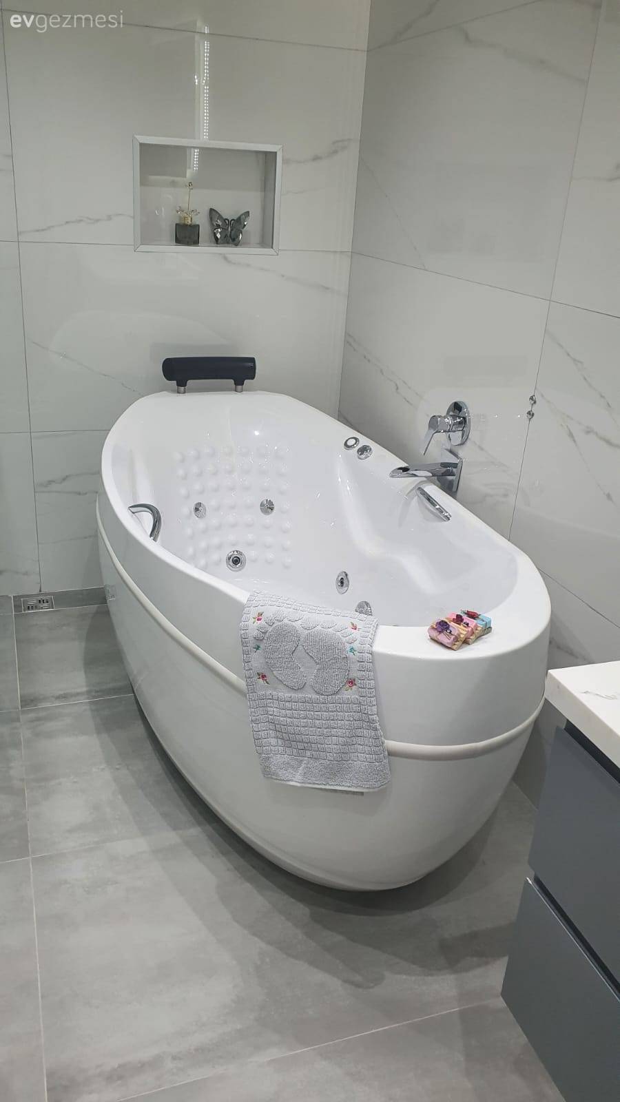 Bu Antalya Evinde Modern Stil Canlı Vurgularla Albeni Kazanmış