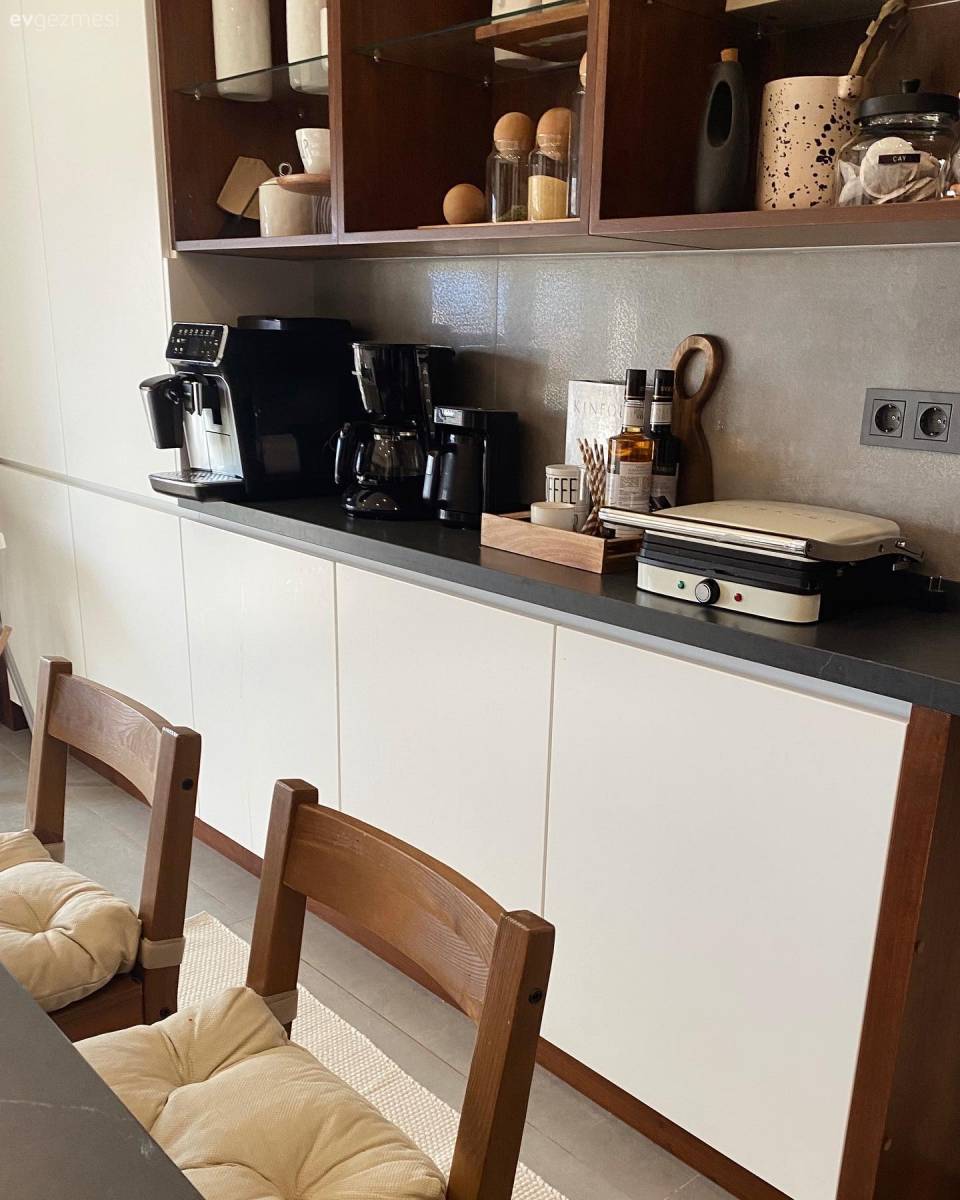 Zamansız Şıklığa Sahip Bu İzmir Evinde Samimiyet de Yerli Yerinde!