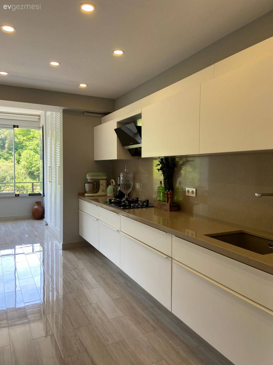 Rize'deki Bu Keyifli Evin Bir Yanı Deniz Diğer Yanı Dere!