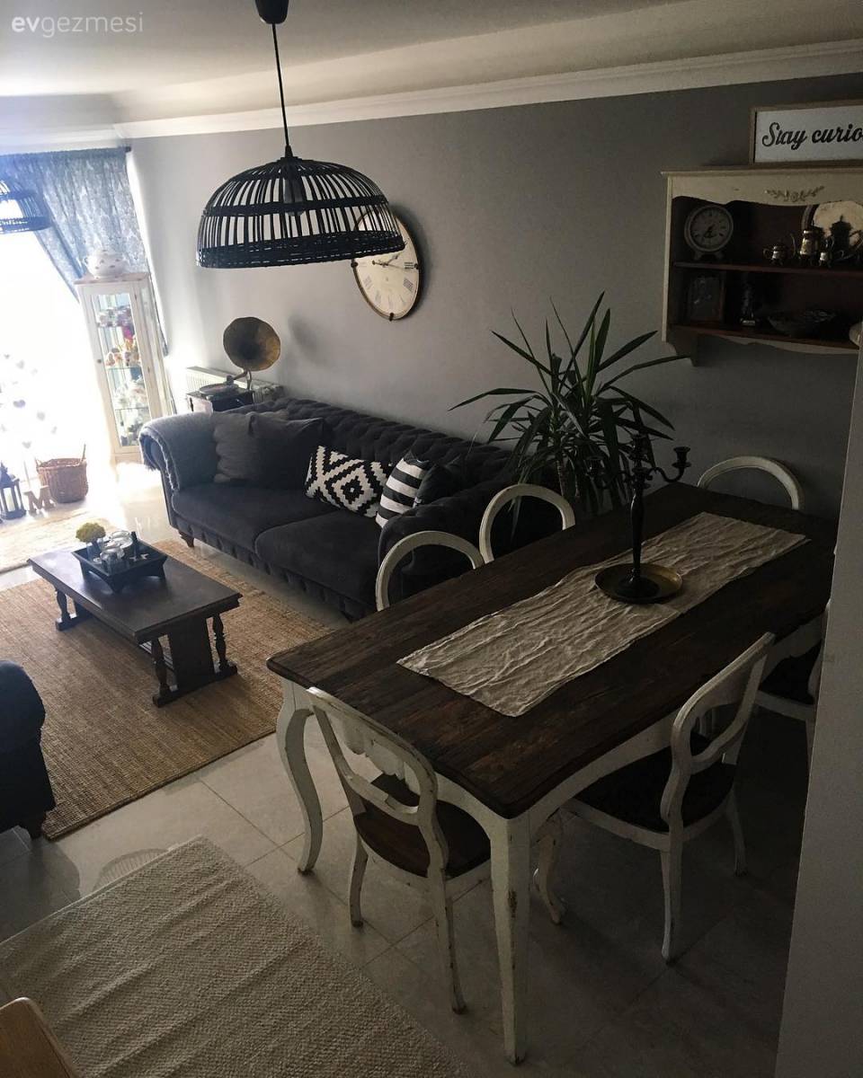 Bu Keyifli Evin İçindeki Mobilyalar Boyanmadan Duramıyor