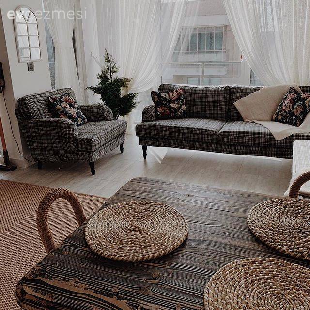 Beyaz ve Ahşap Uyumu Bu İstanbul Evinin Her Köşesinde Yankılanmış