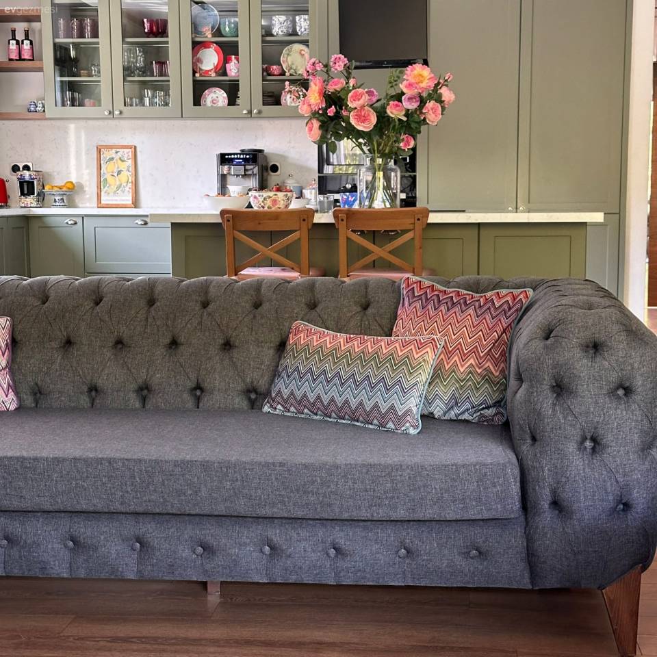 Çiçeklerle Donatılmış Bu İzmir Evi Detaylarıyla Görsel Şölen Sunuyor!