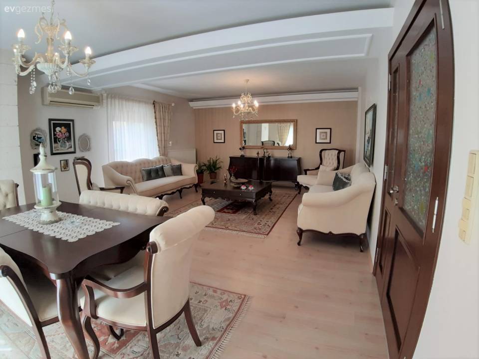 Bu Aydın Evi Modern Stile Uzak, Yaşanmışlıklara Yakın!