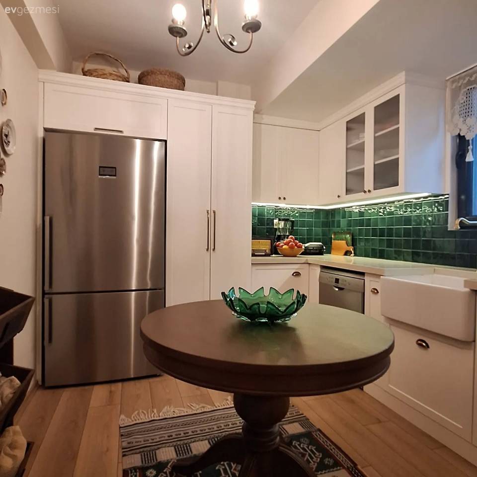 Yeşil Seramikler Bu Mutfağın  Enerjisinde Çok Etkili