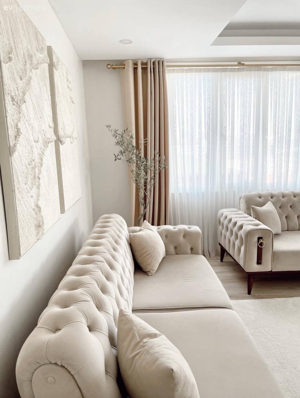 Modern Ruhlu Bu Evde Açık Renkler Birbirinden Kopmamış