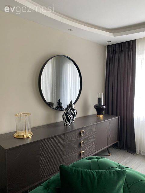 Bu Adana Evi İddialı Renklerle Dikkati Üstüne Çekiyor