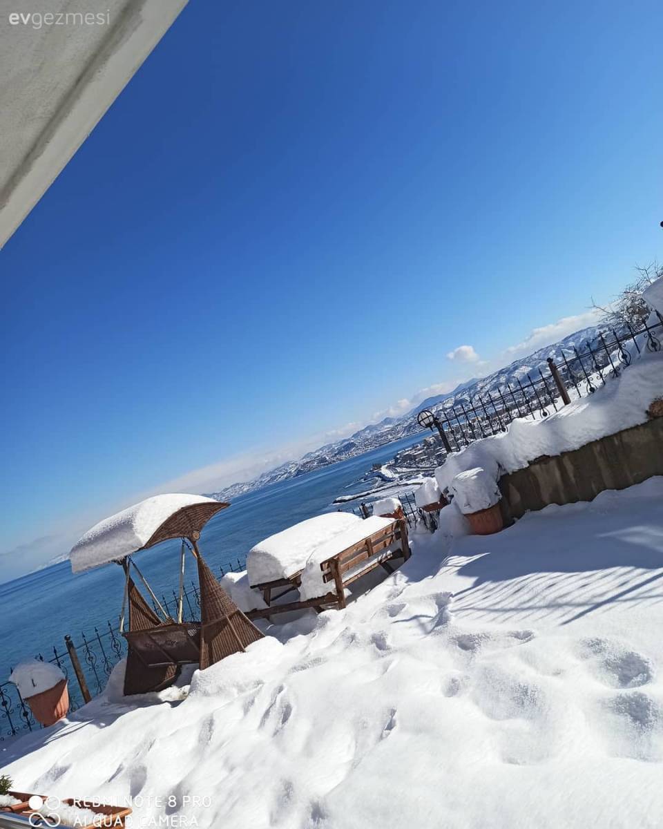 Denize Bakan Bu Giresun Evinde Duvarlar 