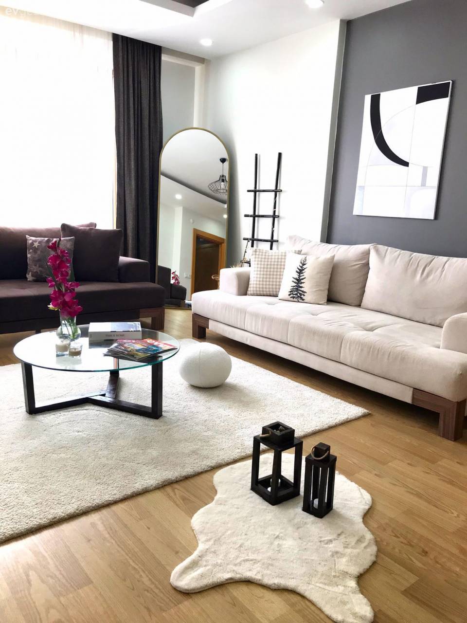 Bu İstanbul Evinde Cazibe Noktası Genellikle Duvarlar