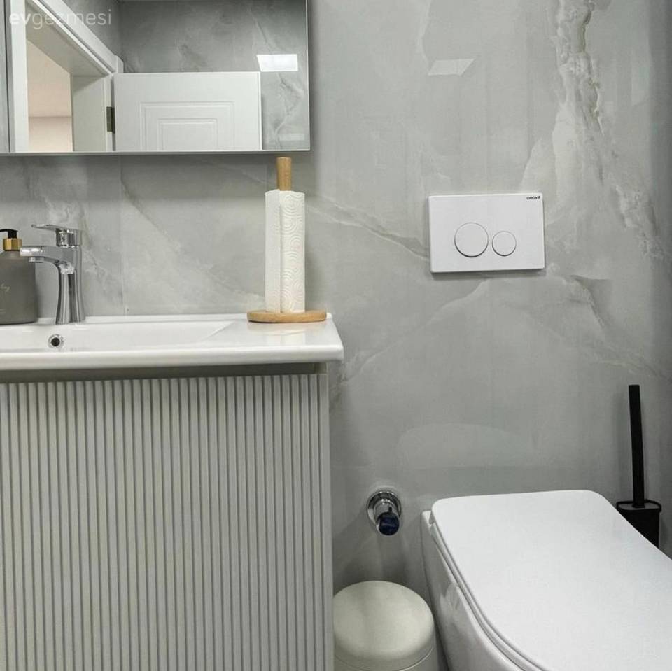 İki Banyosuyla Karşımıza Çıkan Bu Ev Dikkat Çekmede Başarılı