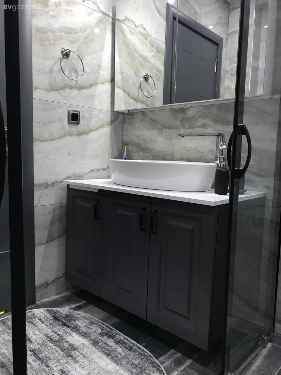 Banyo Dolabı Modelleri: Farklı Çeşitler ve Popüler Tasarımlar