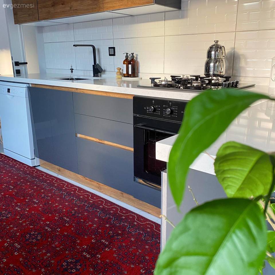 Bu Mutfağın Bir Yüzü Modern Diğeri de Rustik!