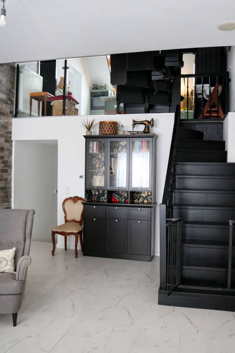 Kuyumcu Binasından Dönüşen Bu Ev Eski ve Yeniyi Bir Araya Getirmiş!