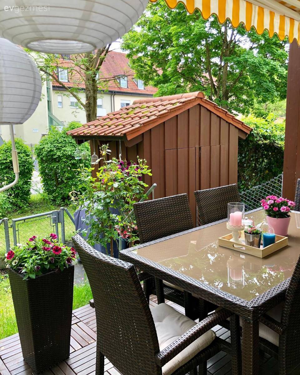 Bu Tatlı Evin Hem Bahçesinde Hem De İçinde Mevsim Hep Bahar