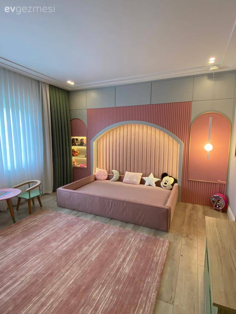 Bu Dubleks Evde Özel Yapım Tasarımlar Dekorun Albenisi Arttırmış