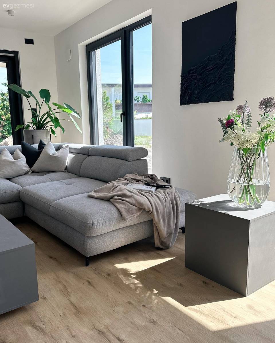 Bu Yüksek Tavanlı Evde Modern Stil Oldukça Belirgin!