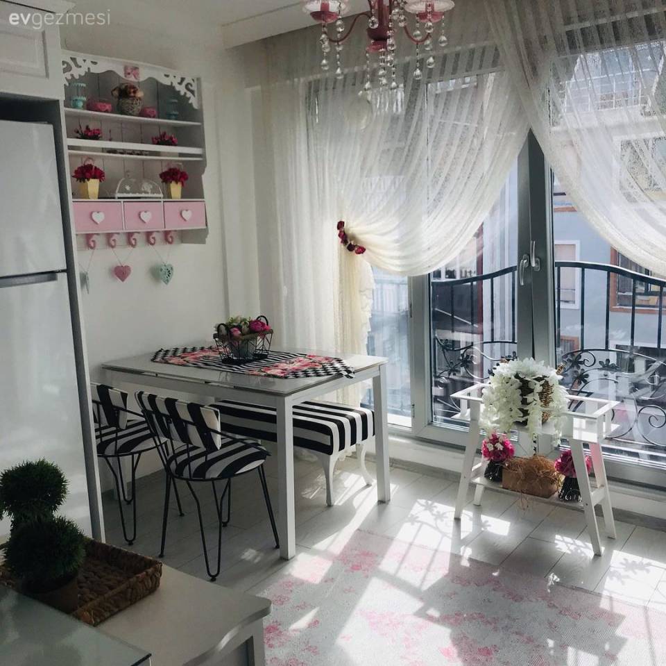 Bu Kütahya Mutfağında Beyazın Zarafeti Tüm Köşelere Yansımış