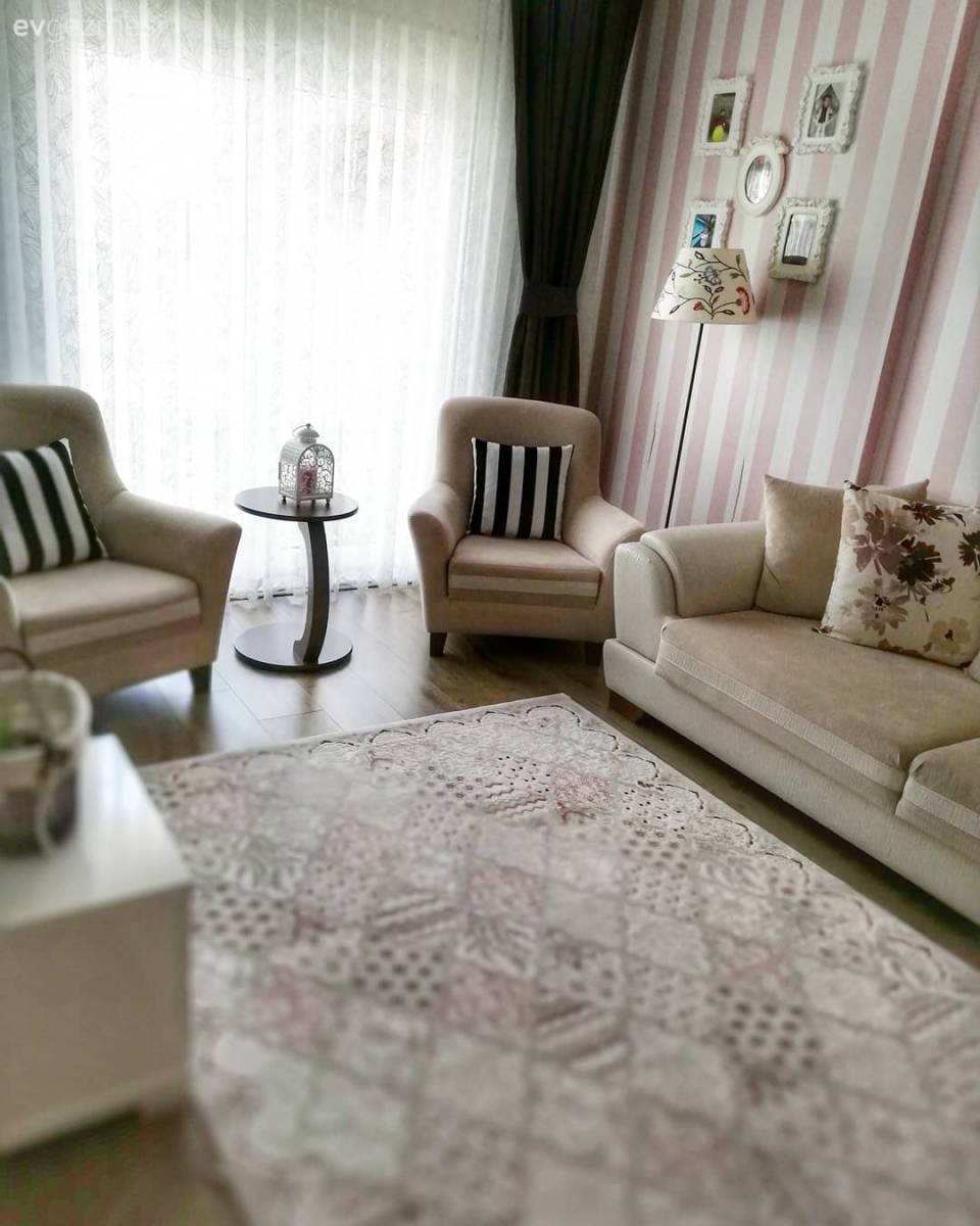 Bu Ev Klasik Stili ve Güçlü Renkleriyle Çok Şık