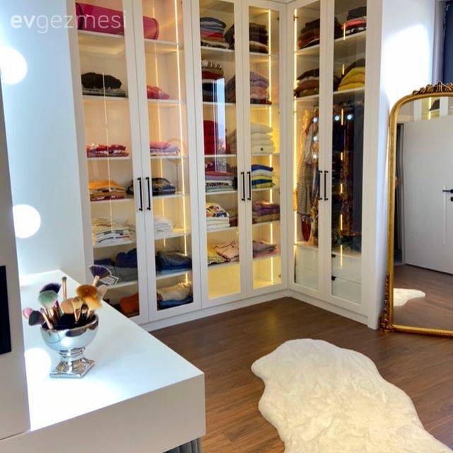 Size İlham Verecek 40+ Giyinme Odası Fikri ve Modeli