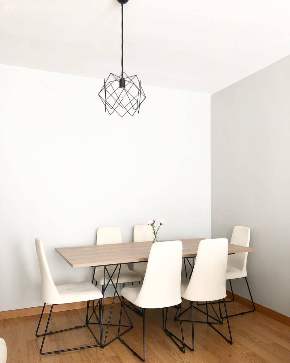 Ev Gezmesi: Bu Minimalist Ev Her Detayında Sadeliği Kutluyor