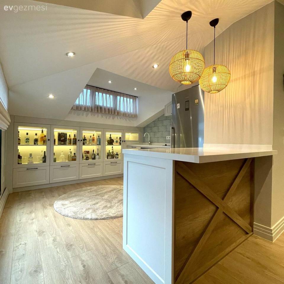 Acıbadem'deki Bu Fonksiyonel Çatı Katı Ayrı Bir Ev Büyüklüğünde