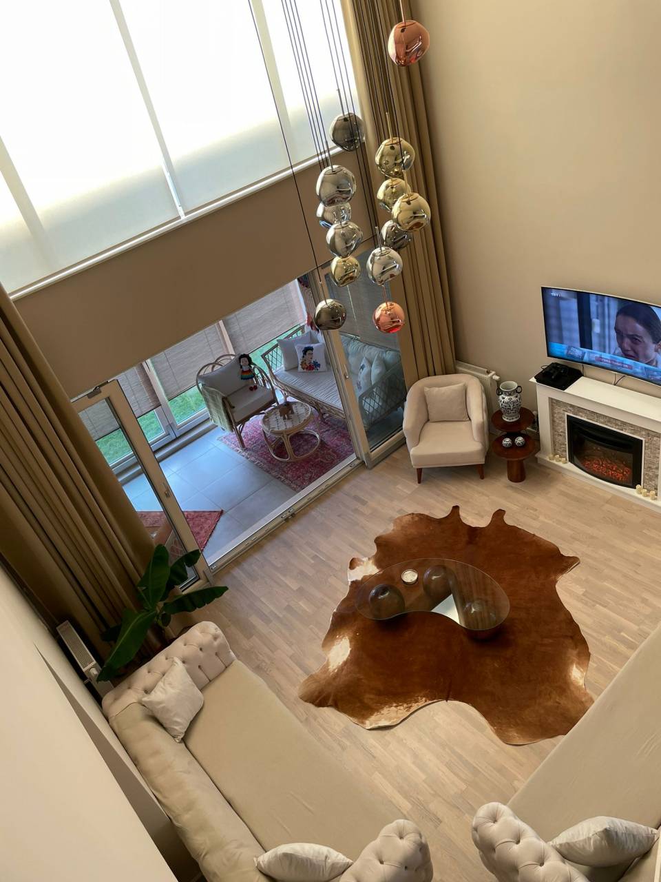 Bu İstanbul Evinde Tavanlar Kadar Enerji Seviyesi  De Çok Yüksek