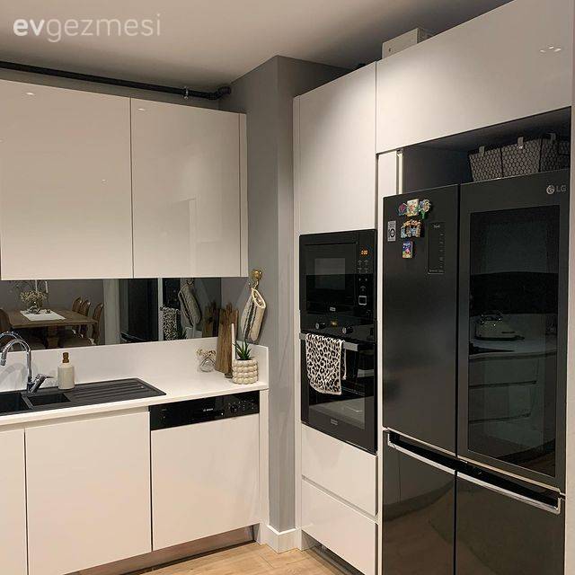 Bu Antalya Evi Modern Stili Country Eşliğinde Seviyor