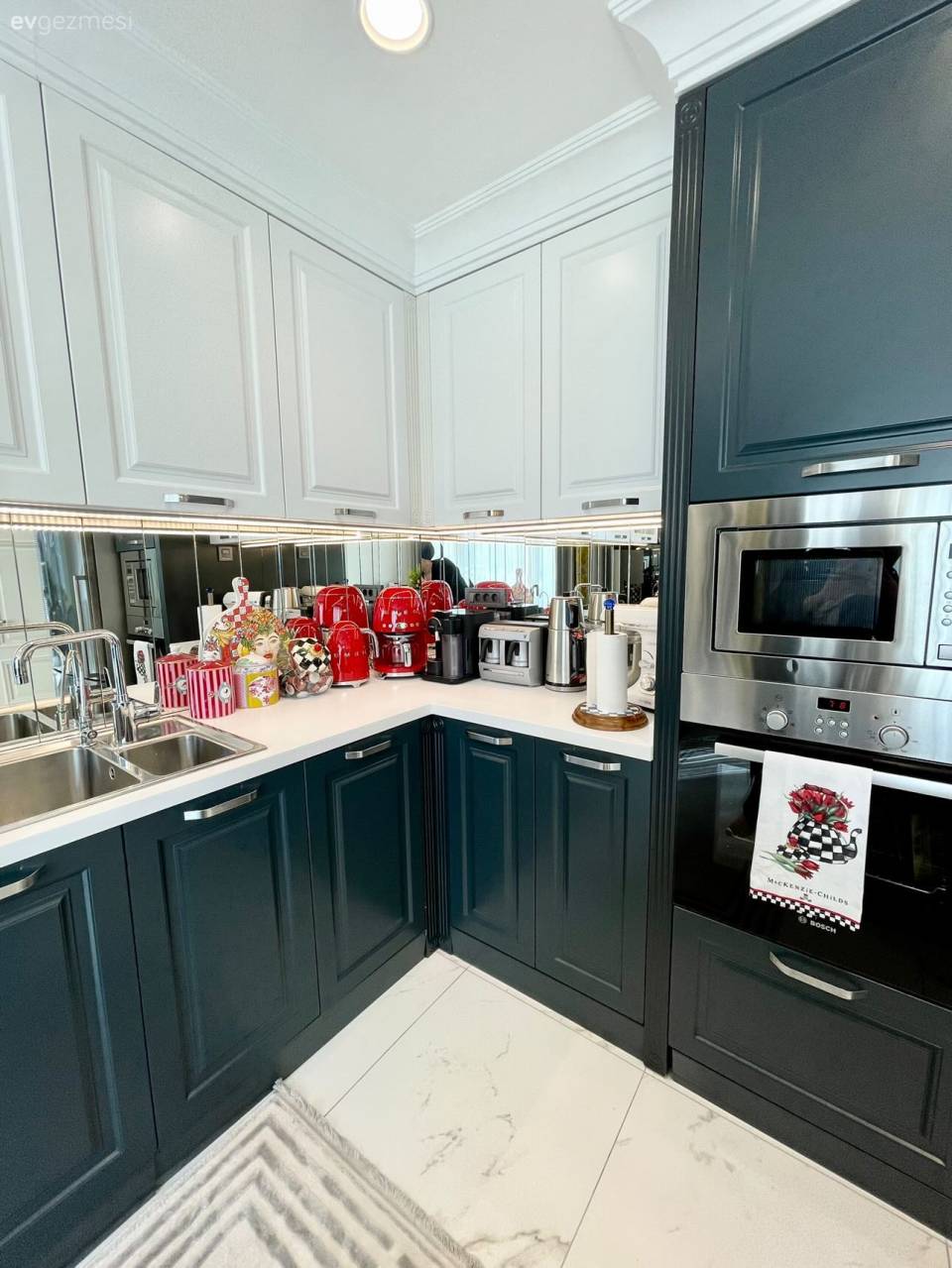 Bu İstanbul Mutfağında Modern Stil Antika Parçalarla Yorumlanmış!