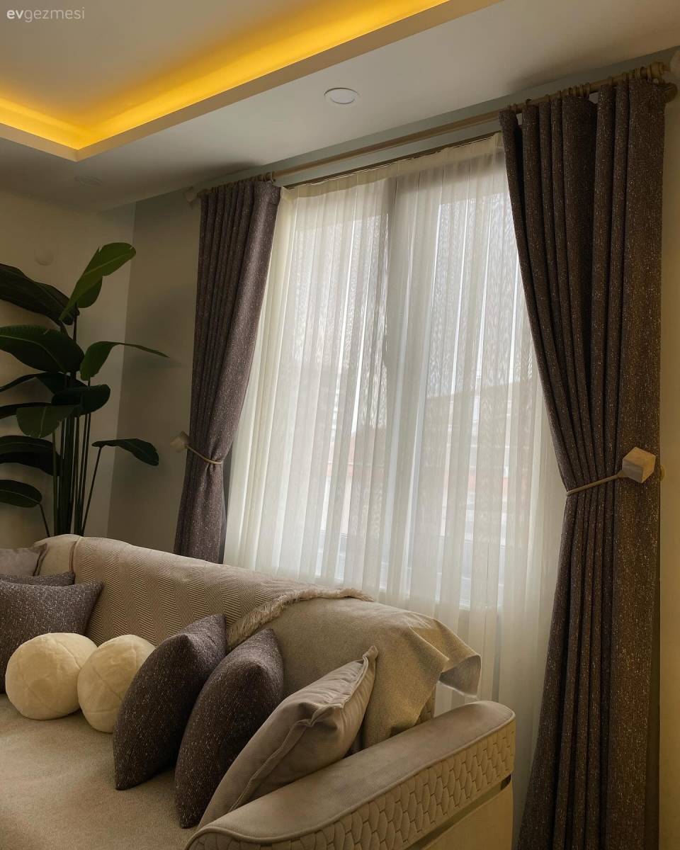 İstanbul'daki İki Katlı Bu Evde Duvarlar Odak Noktası