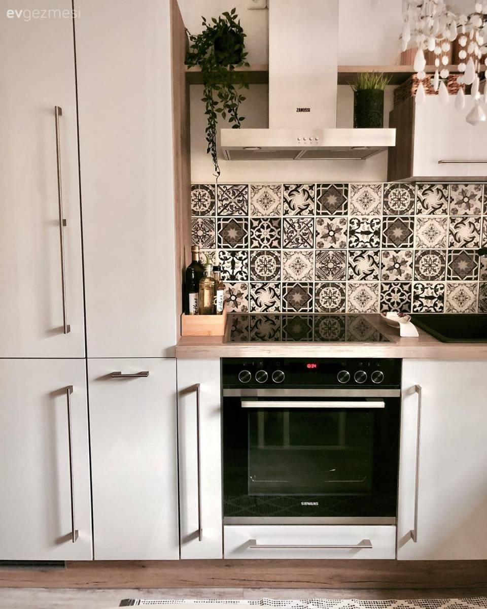 Bu Tatlı Evin Hem Bahçesinde Hem De İçinde Mevsim Hep Bahar