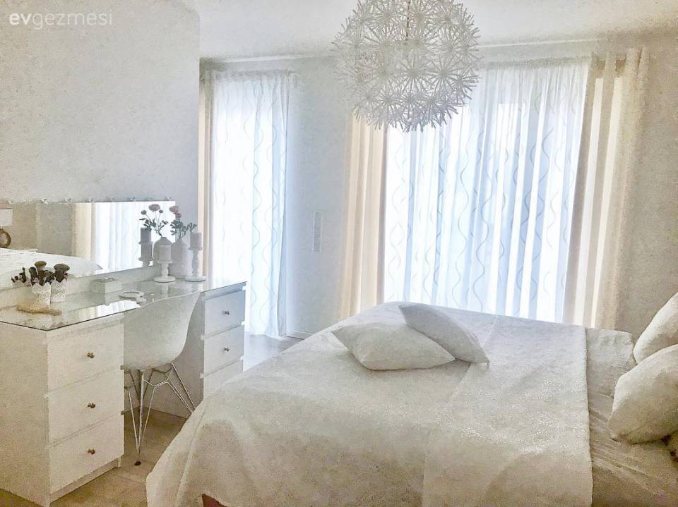 Sade ve Çok Ferah: Minimalizmden Beslenen Şık Bir Dubleks