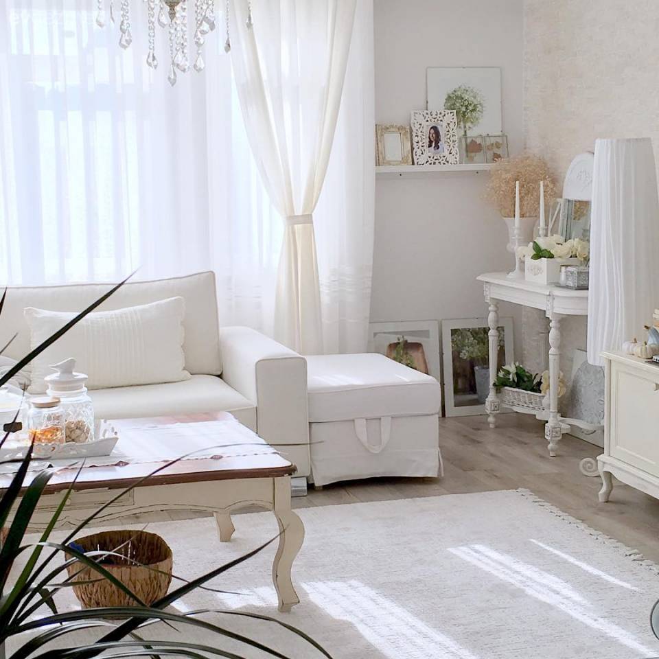 Nostaljik Detayları ve Beyazıyla Huzur Dolu Bir İstanbul Evi