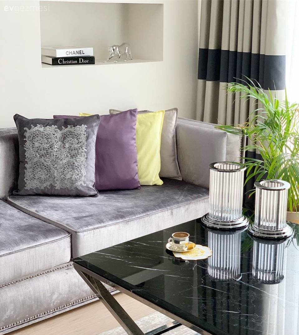 Bu Evde Metalik Işıltılar İddialı Renklerle Buluşmuş!