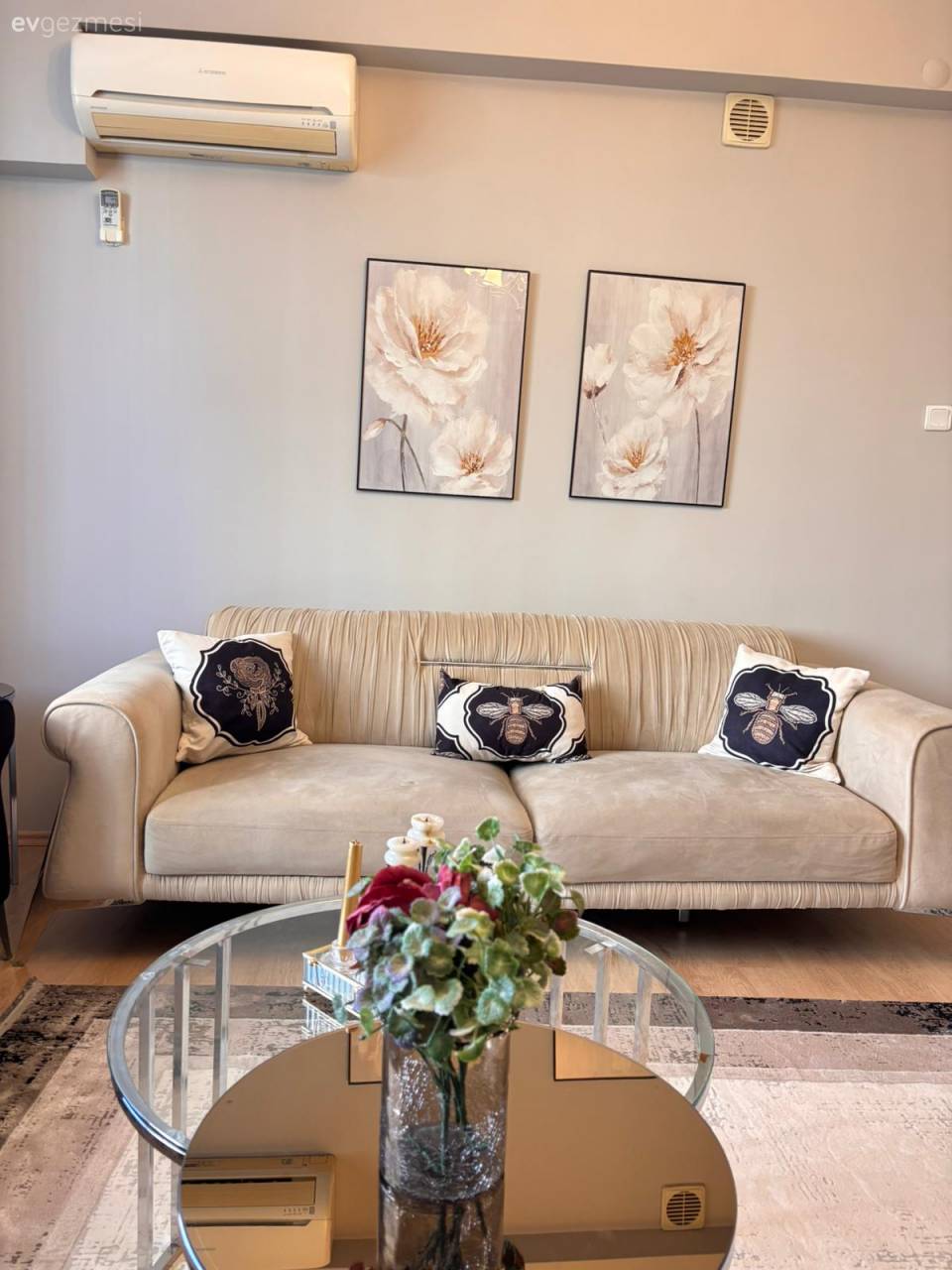 Bu Salonda Modern Parçalar Art Deko Detaylarla Zenginleşmiş