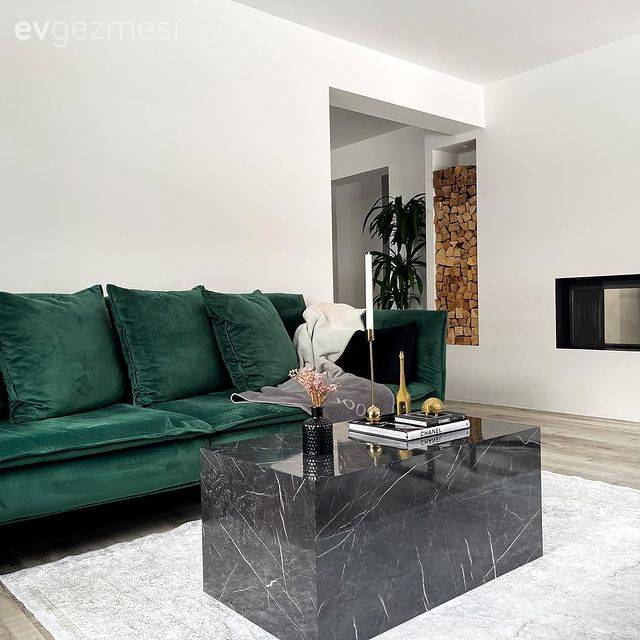 Siyah Baskın Olmasına Rağmen Karamsar Olmayan Bir Ev!