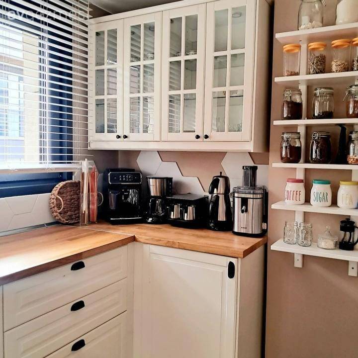 Petek Seramiklerle Tezgah Arası Şenlenen Bir İstanbul Mutfağı!