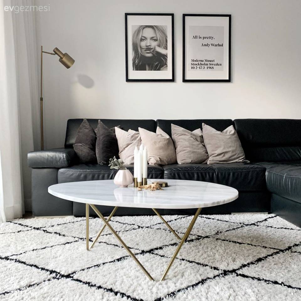 Beyaz Renk Bu Minimalist Evde Bütün İpleri Ele Geçirmiş!