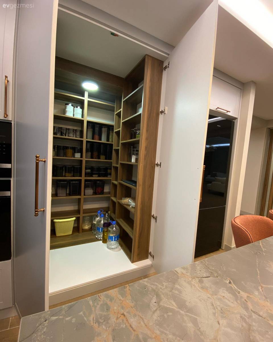 Bu Tokat Mutfağında Gizli Kapının Öte Yanı Kullanışlı Kiler!