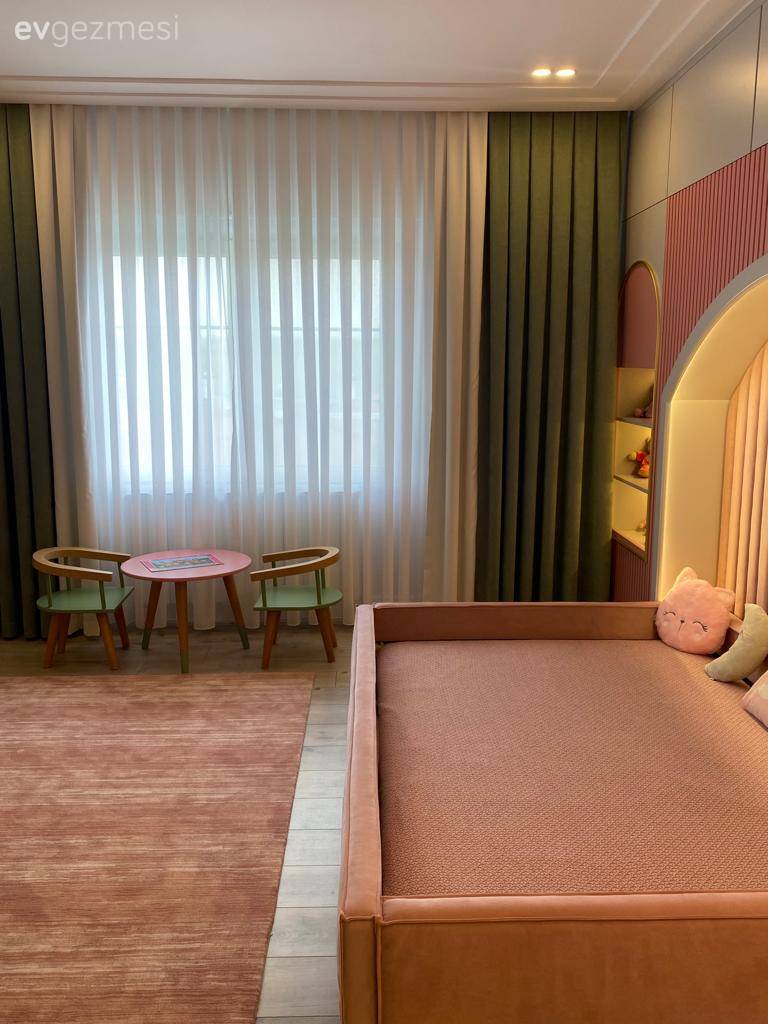 Bu Dubleks Evde Özel Yapım Tasarımlar Dekorun Albenisi Arttırmış