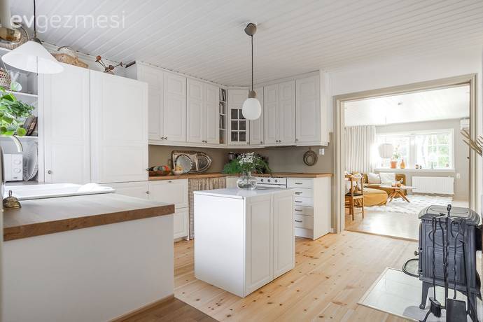 Kademeli Mutfak Dolapları mı Tek Kapak Dolap Mı?