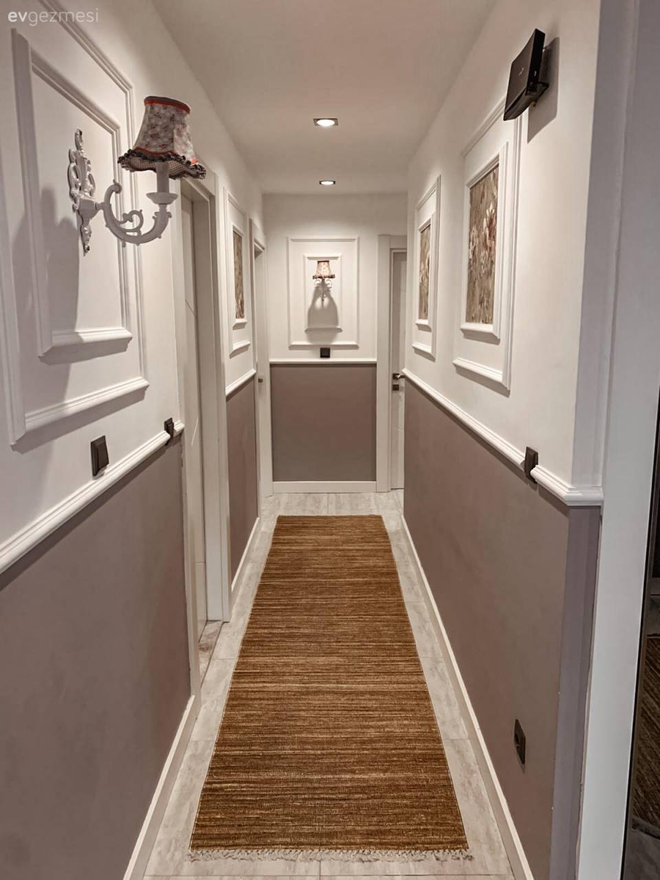 Beyaz ve Ahşap Uyumu Bu İstanbul Evinin Her Köşesinde Yankılanmış