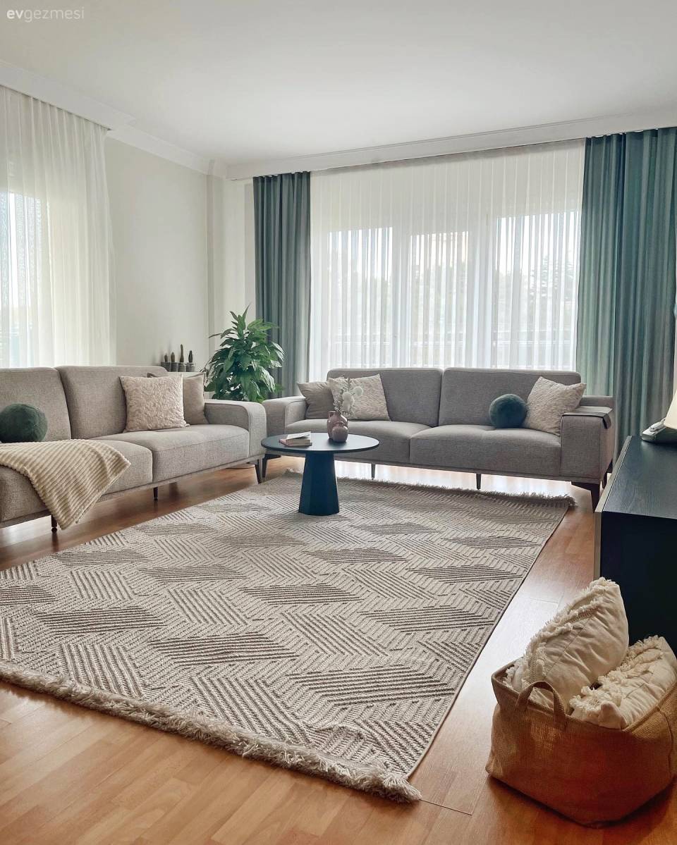 Bu Modern Dekorda Cazibe Noktası Televizyon Arkasındaki Duvar!