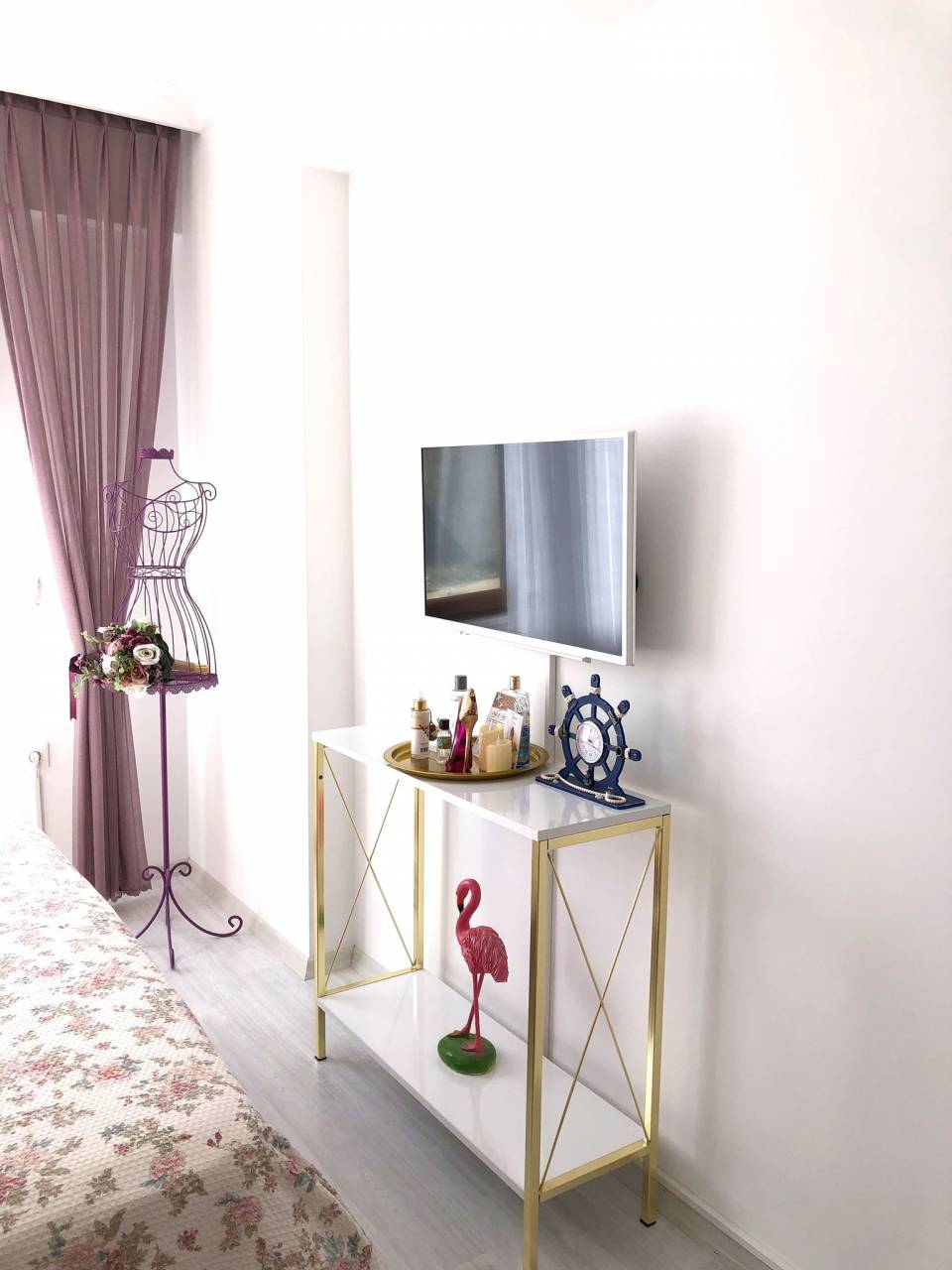 Bu Çanakkale Evinde Mor Renk Olmadan Bir Şeyler Eksik Kalıyor!