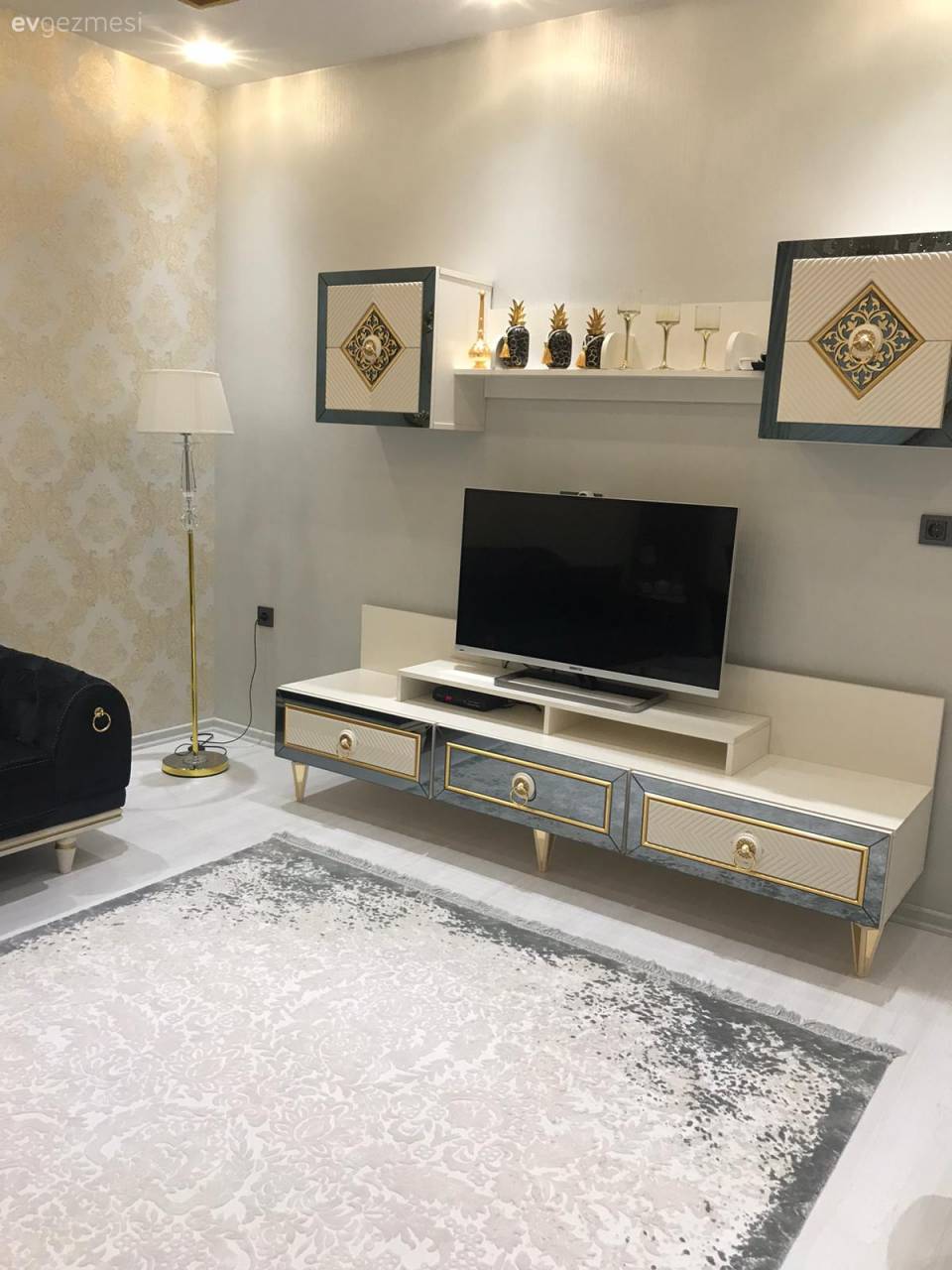 Bu Antalya Evinde Altın Dokunuşları Her Odayı Etkisi Altına Almış