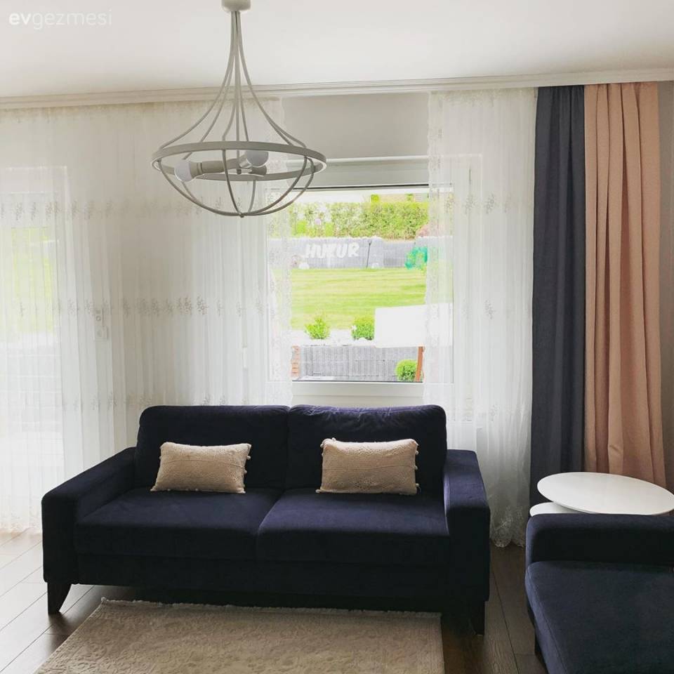 Ev Gezmesi: Işıltıya Yer Vermeden Dikkat Çeken Bir Dekor