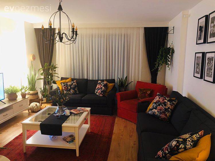 Bu Renkli Evde Eski Parçalara Her Zaman Yer Var!