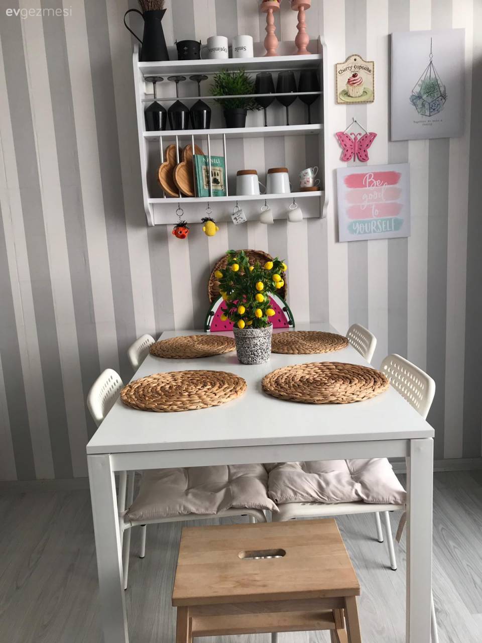 Hastane Odası Gibi Dekorlara İnat Bir İstanbul Evi!